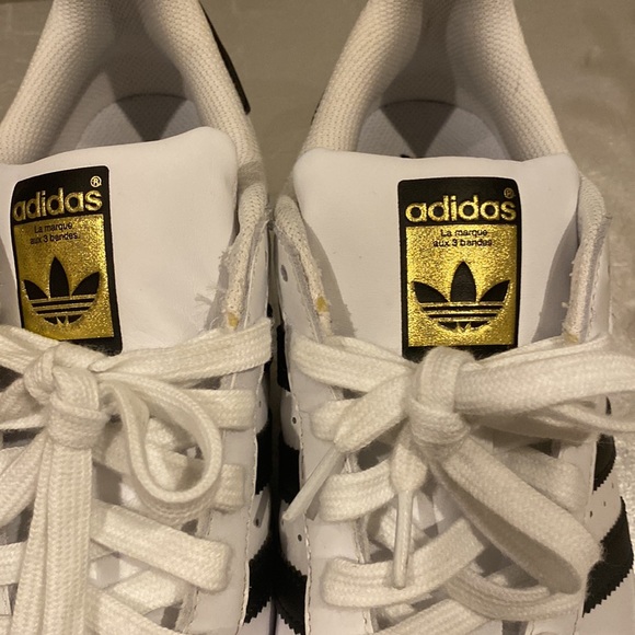ADIDAS superstar size 8.5 shoes - Picture 4 of 8